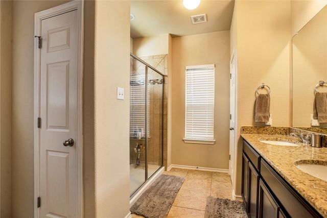 2105 Town Centre DR 48, Round Rock, TX 78664