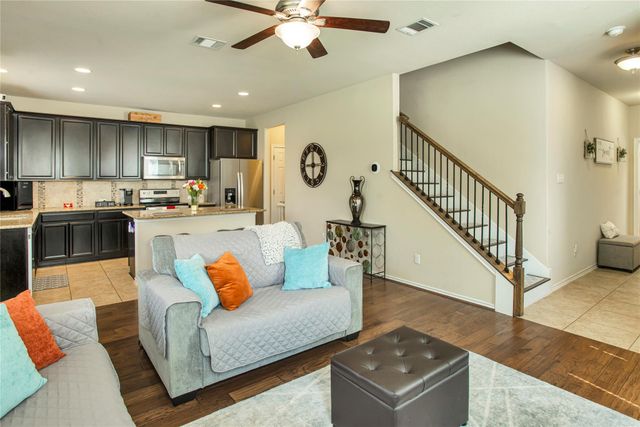 2105 Town Centre DR 48, Round Rock, TX 78664