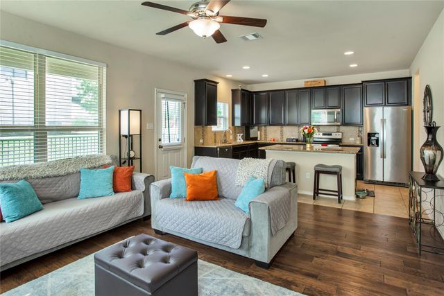 2105 Town Centre DR 48, Round Rock, TX 78664