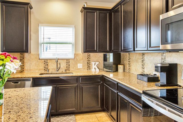 2105 Town Centre DR 48, Round Rock, TX 78664