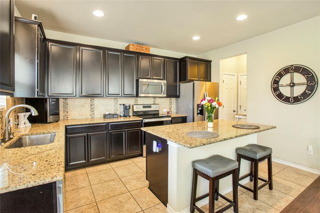 2105 Town Centre DR 48, Round Rock, TX 78664