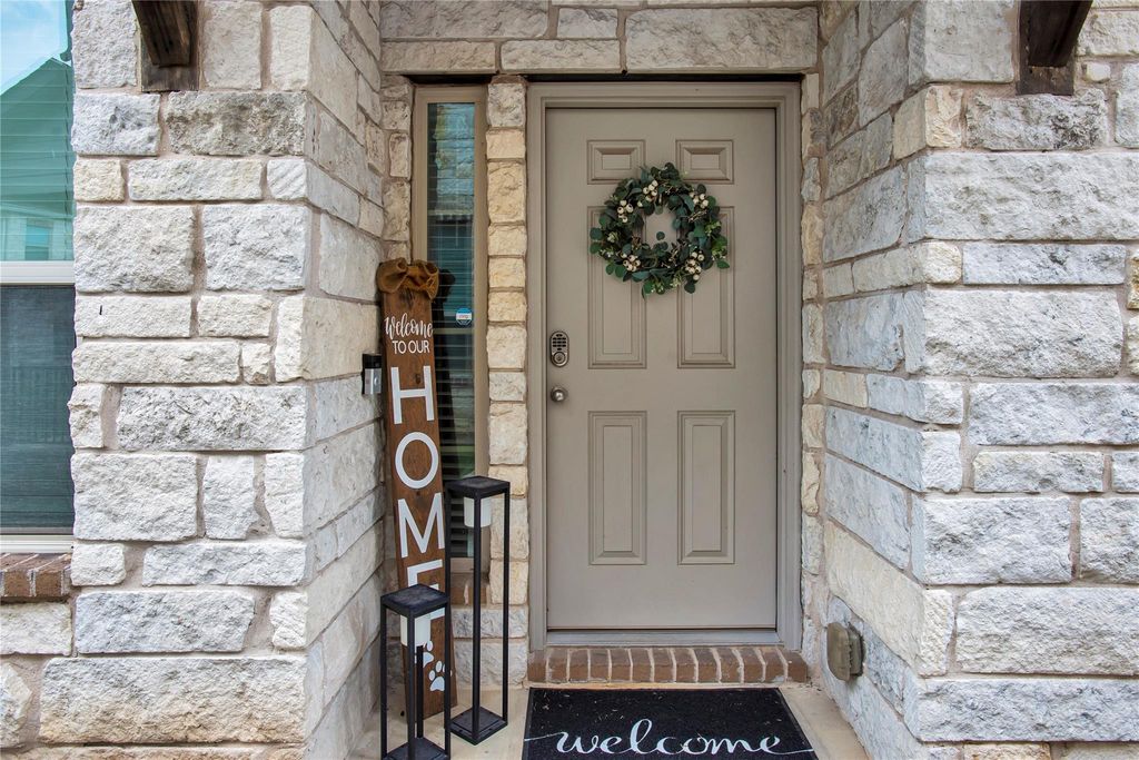 2105 Town Centre DR 48, Round Rock, TX 78664