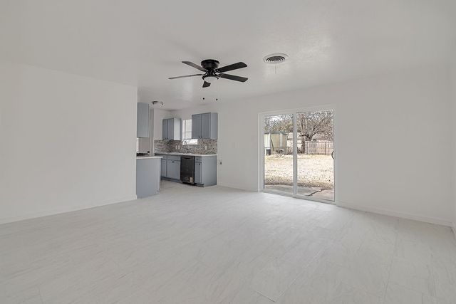 1108 Davis Street, Cleburne, TX 76033