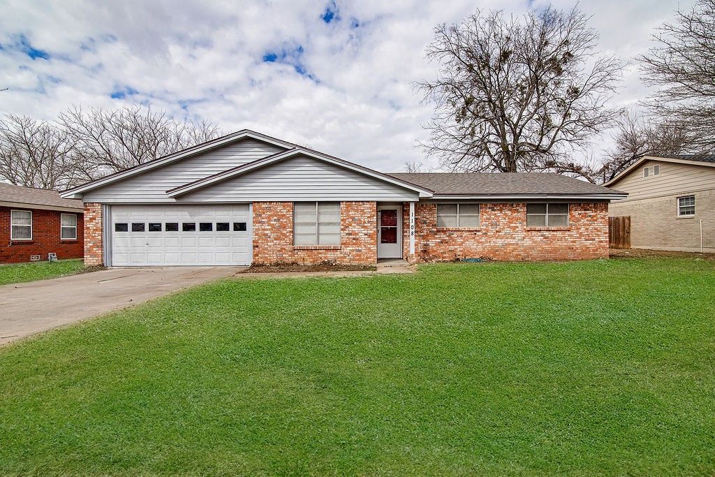 1108 Davis Street, Cleburne, TX 76033