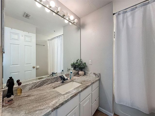 1203 BAY CLUB CIRCLE 1203, Tampa, FL 33607