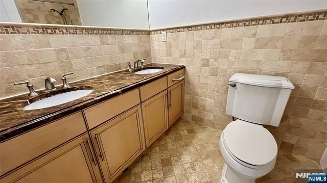 212 7th Street A, Palisades Park, NJ 07650