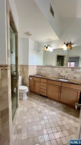 212 7th Street A, Palisades Park, NJ 07650