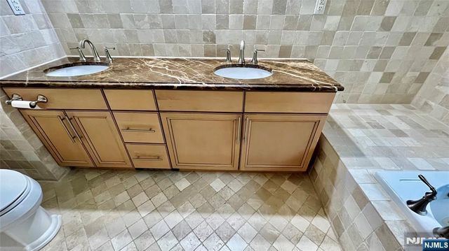 212 7th Street A, Palisades Park, NJ 07650