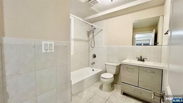 212 7th Street A, Palisades Park, NJ 07650