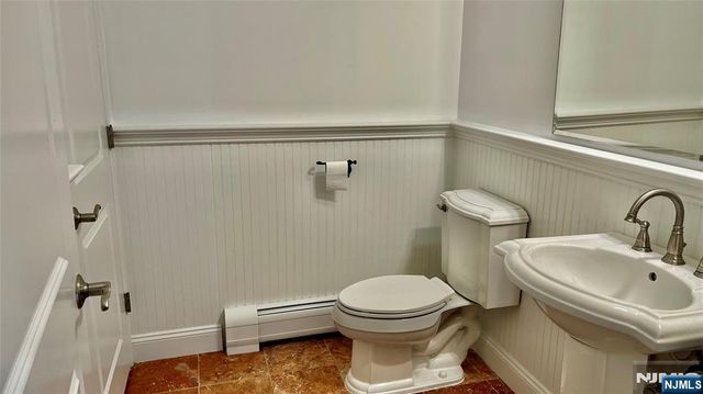 212 7th Street A, Palisades Park, NJ 07650