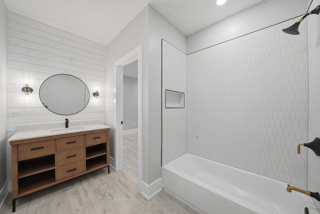 2323 W Farragut Avenue, Chicago, IL 60625