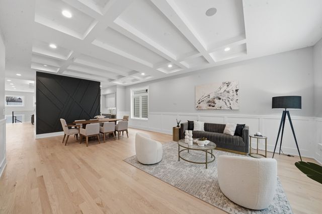 2323 W Farragut Avenue, Chicago, IL 60625