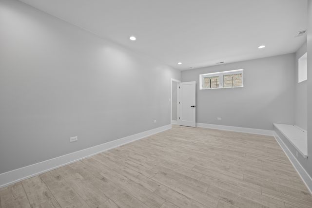 2323 W Farragut Avenue, Chicago, IL 60625