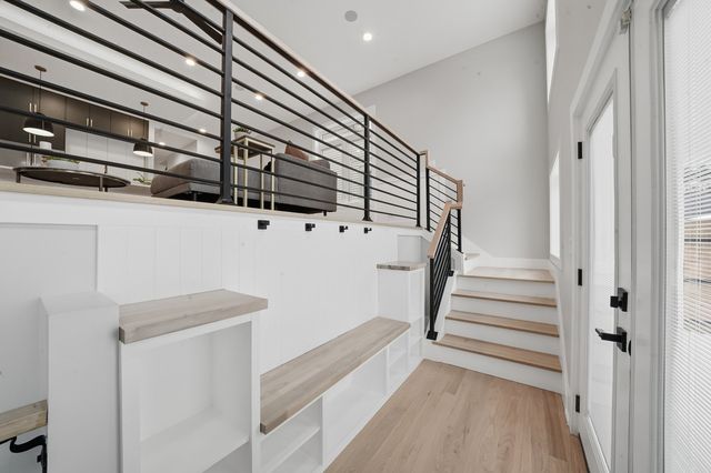 2323 W Farragut Avenue, Chicago, IL 60625