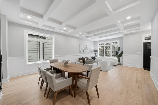 2323 W Farragut Avenue, Chicago, IL 60625