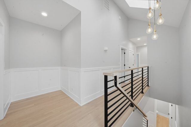 2323 W Farragut Avenue, Chicago, IL 60625