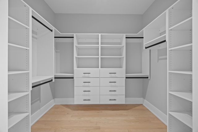 2323 W Farragut Avenue, Chicago, IL 60625