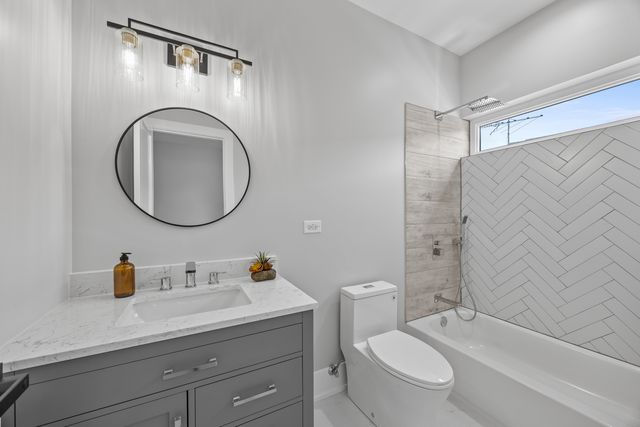 2323 W Farragut Avenue, Chicago, IL 60625