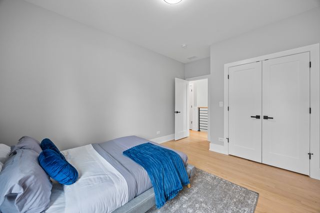 2323 W Farragut Avenue, Chicago, IL 60625