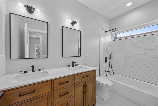 2323 W Farragut Avenue, Chicago, IL 60625