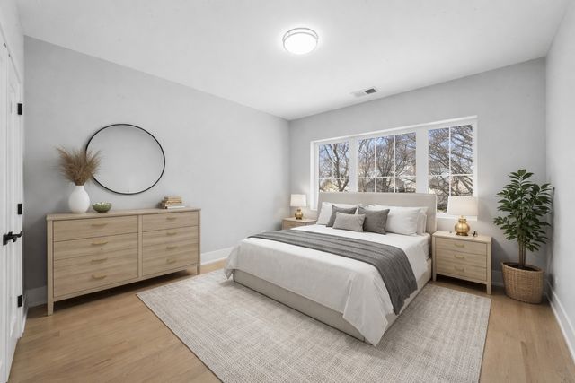 2323 W Farragut Avenue, Chicago, IL 60625