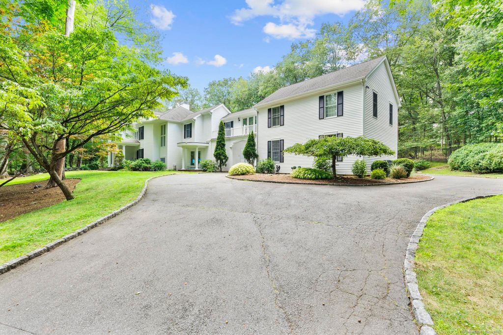 101 Brambley Hedge Circle, Fairfield, CT 06824