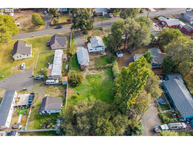 921 VERDANT St, The Dalles, OR 97058