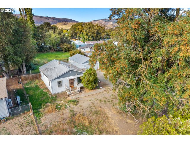 921 VERDANT St, The Dalles, OR 97058