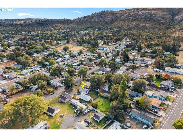 921 VERDANT St, The Dalles, OR 97058