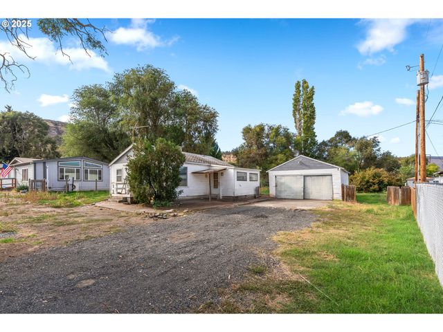 921 VERDANT St, The Dalles, OR 97058