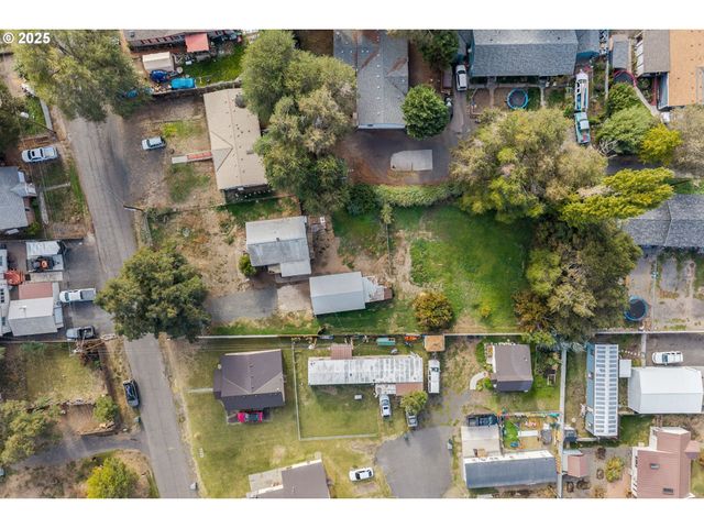 921 VERDANT St, The Dalles, OR 97058