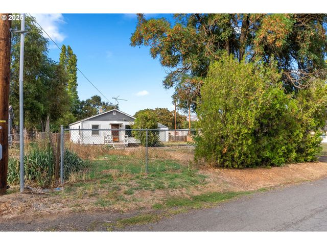 921 VERDANT St, The Dalles, OR 97058