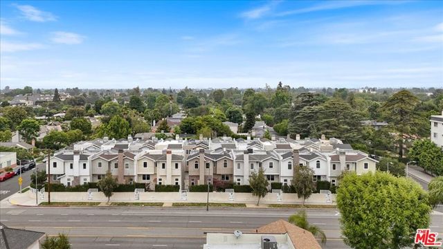 11947 Riverside Drive, Valley Village, CA 91607