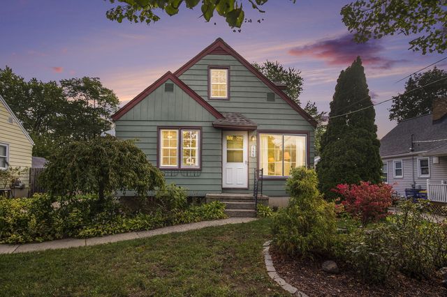 1228 Spring Avenue NE, Grand Rapids, MI 49505