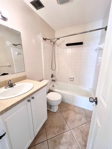 2002 S 10th Street Apt D, Fort Pierce, FL 34950