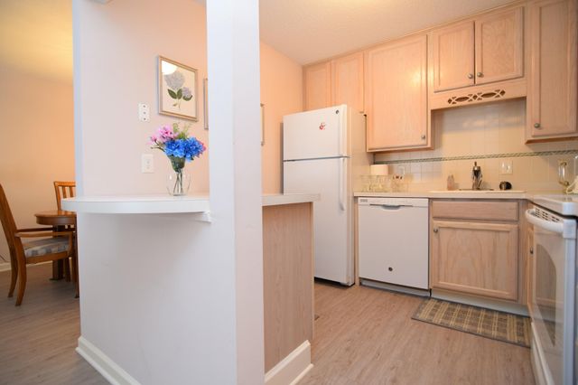 5697 Green Circle Drive 208, Hopkins, MN 55343