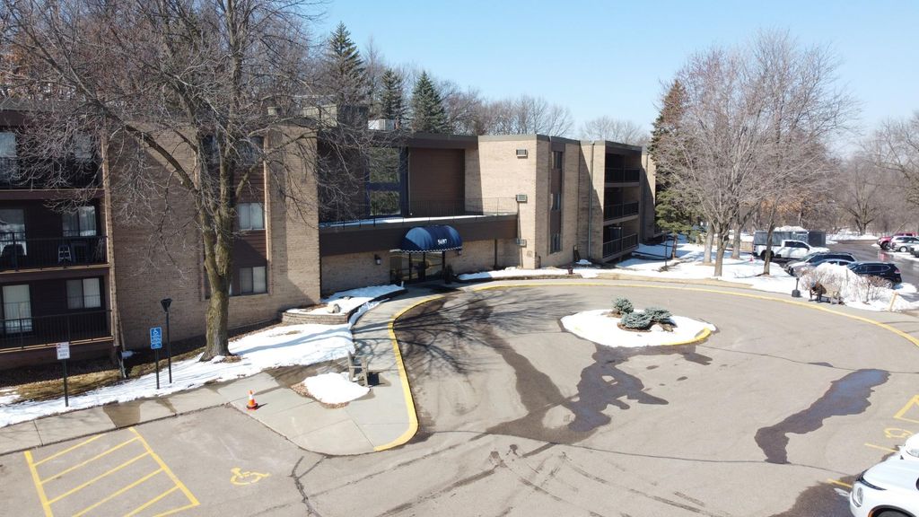 5697 Green Circle Drive 208, Hopkins, MN 55343