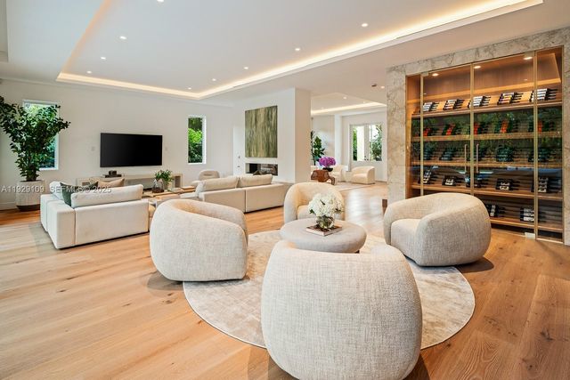 6021 SW 86th St, South Miami, FL 33143