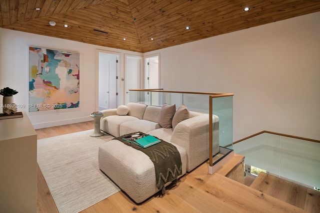 6021 SW 86th St, South Miami, FL 33143