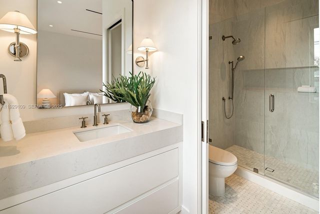 6021 SW 86th St, South Miami, FL 33143