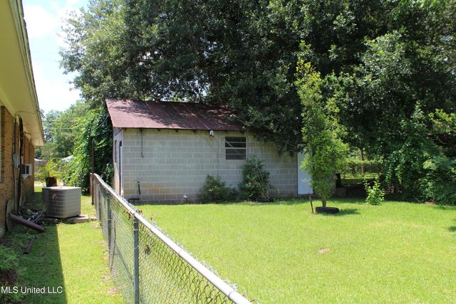 142 S S Pine Street, Lucedale, MS 39452