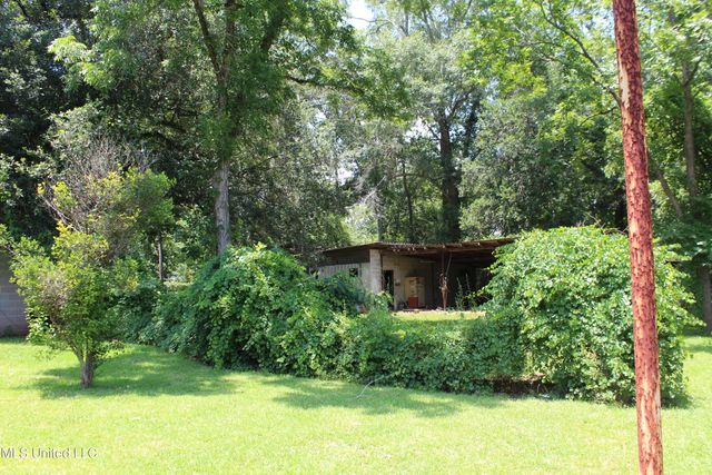 142 S S Pine Street, Lucedale, MS 39452