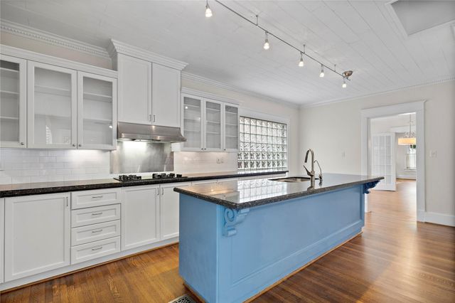 3404 Audubon Place, Houston, TX 77006