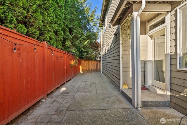 17252 NE 119th Way, Redmond, WA 98052