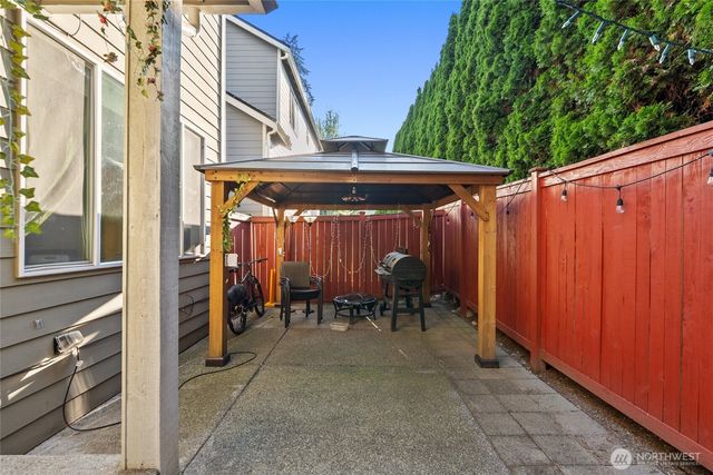 17252 NE 119th Way, Redmond, WA 98052