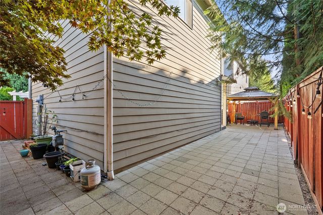 17252 NE 119th Way, Redmond, WA 98052