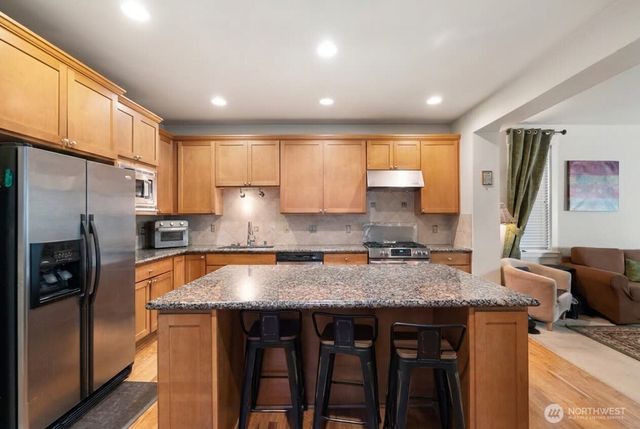 17252 NE 119th Way, Redmond, WA 98052