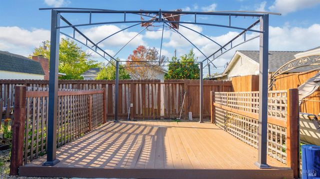 105 Phelan Ave, Vallejo, CA 94590