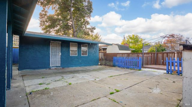 105 Phelan Ave, Vallejo, CA 94590