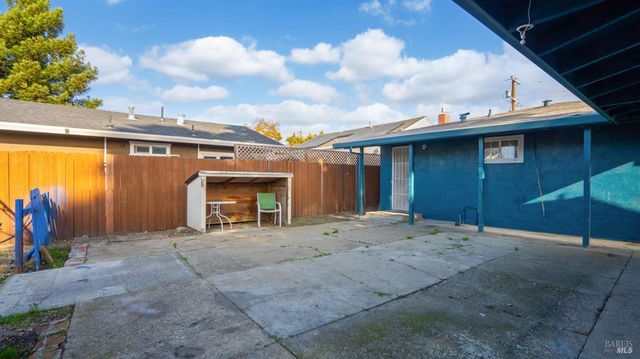 105 Phelan Ave, Vallejo, CA 94590